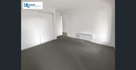 Modern & Spacious Three Bedroom Townhouse! - Photo 3