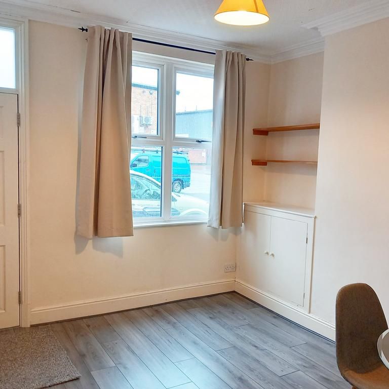 2 bedroom terraced house to rent - Photo 1
