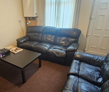 5 Bed - 18 Ashville Avenue, Hyde Park, Leeds - LS6 1LX - Student - Photo 4