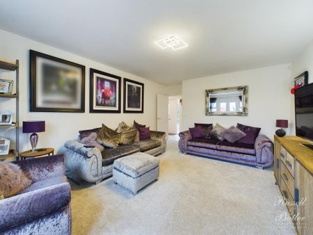 4 bedroom detached house to rent - Photo 2
