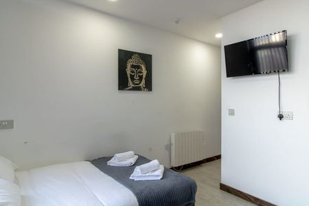 Borough Road - Photo 2