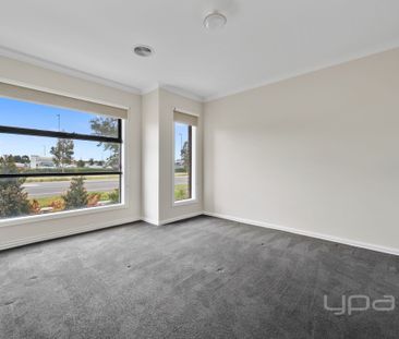 4 BEDROOM FAMILY HOME - Photo 3