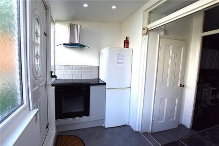 1 bedroom in a house share to rent - Photo 4