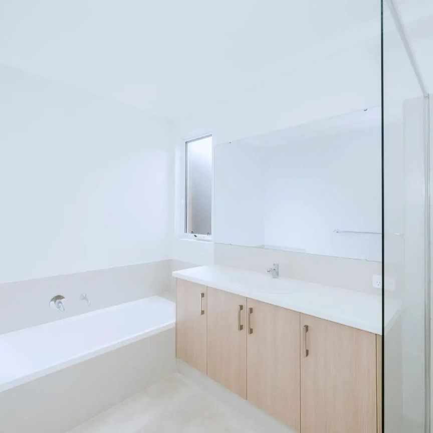 Modern Coastal Living in Sought-After Madora Bay - Photo 1