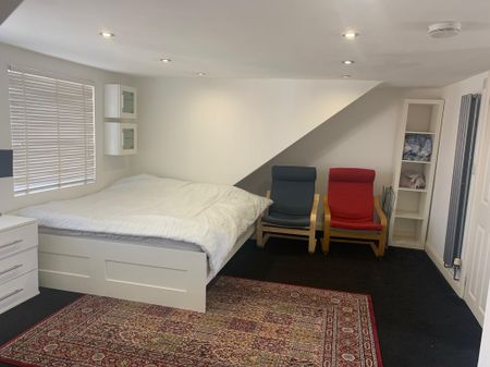 Queens Avenue, Watford - Photo 2