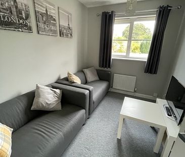 Delightful fully furnished 5 bedroom student house 1 x double ensuite bedroom - Photo 3