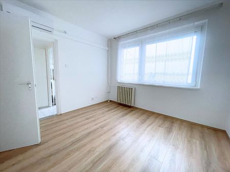 Kiadó újszerű állapotú panel lakás - Győr - Fotó 5