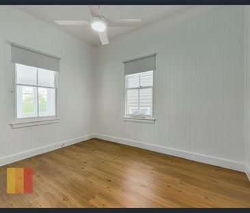 REFURBISHED 4 BEDROOM HOUSE IN NEWMARKET ! - Photo 3