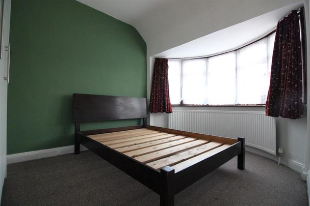 St. Crispins Close, Southall - Photo 1