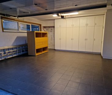 Prachtige villa met 4 slaapkamers, grote tuin en dubbele garage. - Photo 2