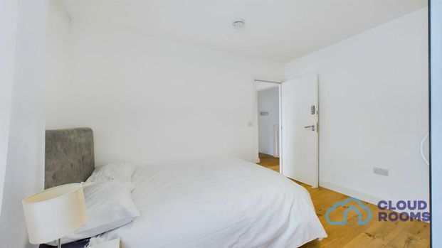 RM3 Eastmead | Farnborough | GU14 7SA - Photo 1