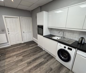 High Street - Photo 5