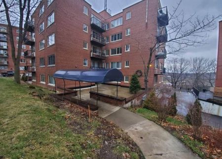 3635 avenue Ridgewood - Charming 1-Bedroom Apartment - Photo 2