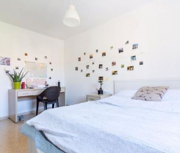 Plaza Honduras, Valencia, Valencian Community 46022 - Photo 5