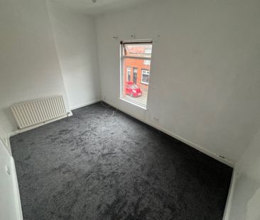 2 Bedroom Terraced House - Photo 2