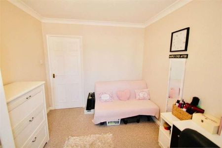 Masons Road, Cippenham, SL1 - Photo 2