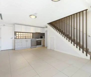 “Modern Townhouse Style Apartment” - Photo 3