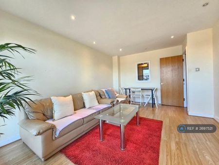 2 bedroom flat to rent - Photo 3