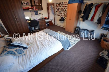 6 Bedroom Mid Terraced House for rent in Manor Drive - Photo 5