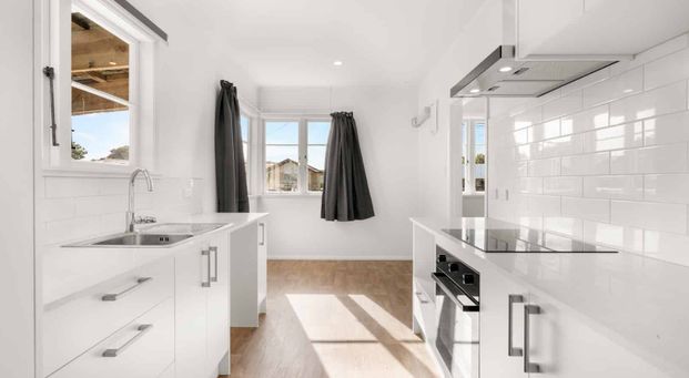 Stylish Home Close to River Walks and Cafes - Photo 1