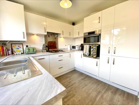 3 bedroom semi-detached to rent Fawcett Road, Sudbury - Photo 3