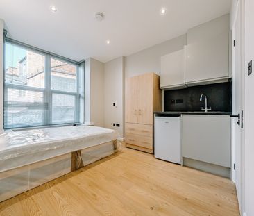 Studio Flat, Blenheim Mansions, SW2 - Photo 1