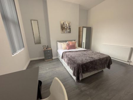 1 bedroom in a house share to rent - Photo 4