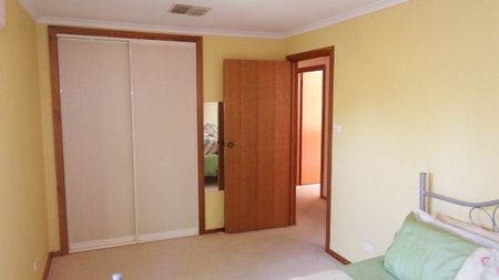 Well kept 4 Bedroom House - Photo 4
