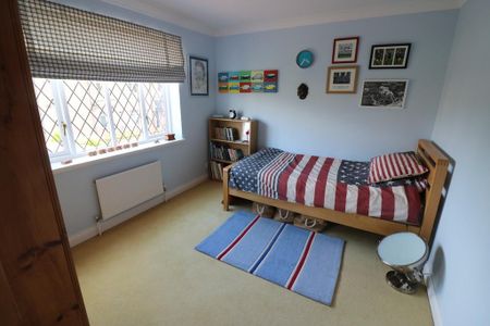 4 bedroom detached house to rent - Photo 4