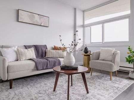 324 Cambridge Street N - Photo 3