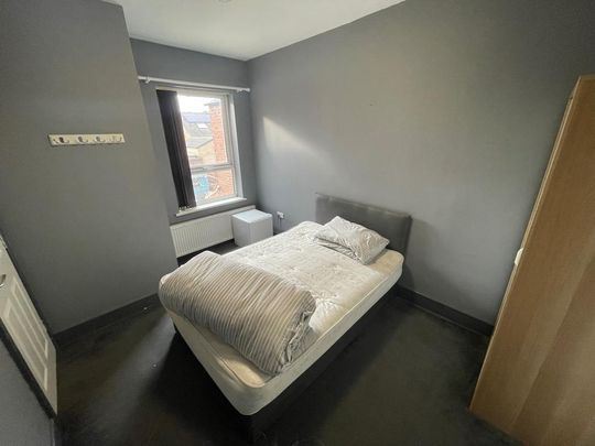 1 bedroom in a house share to rent - Photo 1