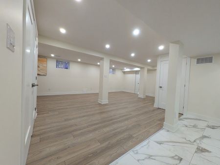 For Lease - 65 Villagewood Court, Vaughan, Ontario - Photo 2