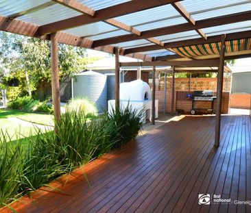 3 bedroom home, just a short walk to tram! - Photo 1