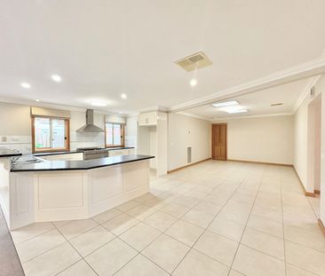Spacious Family Living in Leopold - Photo 5