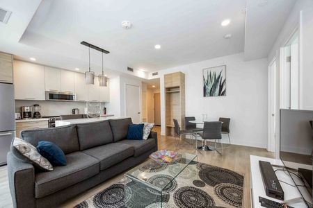 Redpath Avenue - Photo 3