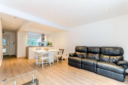 2 bedroom maisonette to rent - Photo 2