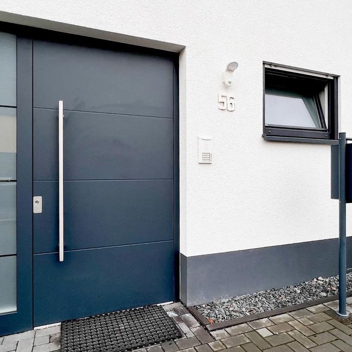 Helle Eleganz: 2-Zimmer-Wohnung in Siegburg. Bj. 2019, Balkon, Wärmepumpe & niedrigen Nebenkosten! - Photo 1