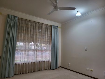 Spacious & Central Townhouse! - Photo 3