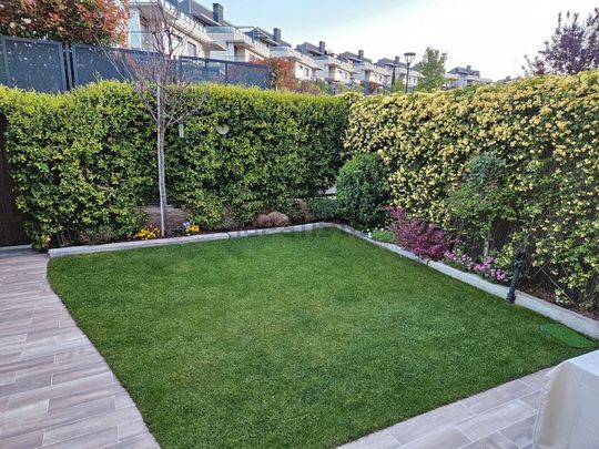 Casa adosada de alquiler en Calle Francisco de Vitoria, Valenoso - Photo 1
