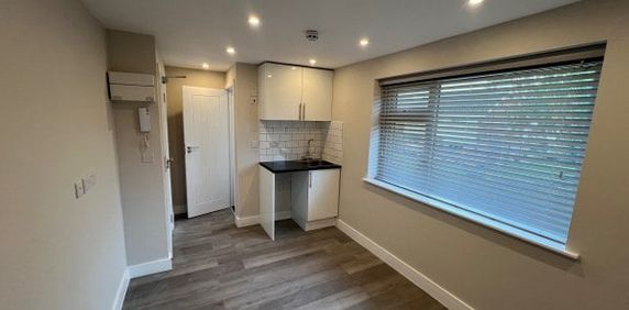 horley 0 bedroom house share to rent - Photo 2