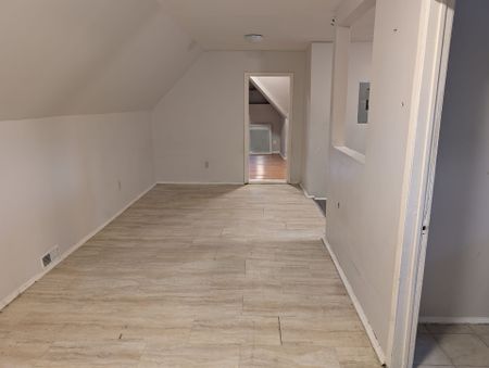 For Lease - 276 Hamilton Road Unit# UPPER, London East, Ontario - Photo 4