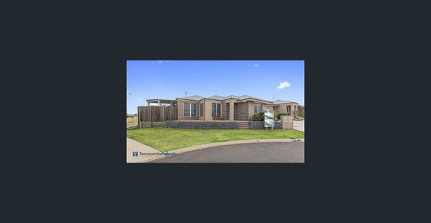 Immaculate unit in Kearneys Springs, only short stroll to local parklands and USQ! - Photo 1