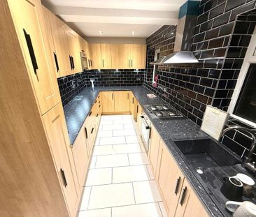 5 bedroom semi-detached house to rent - Photo 3