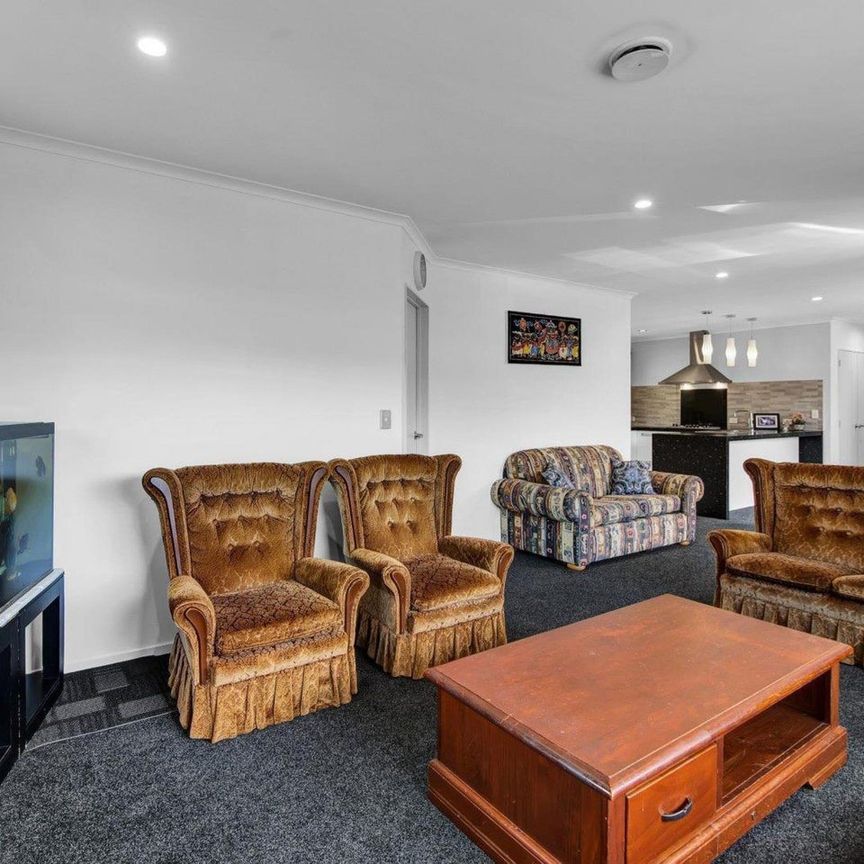 Beautiful Family Home in Spotswood - Photo 1