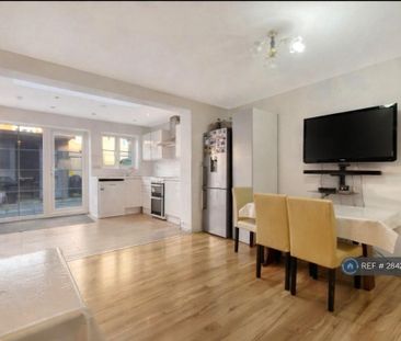 4 bedroom terraced house to rent - Photo 3