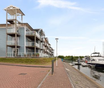 Nicely 2 bedroom apartment, terrace & harbor view - Photo 5