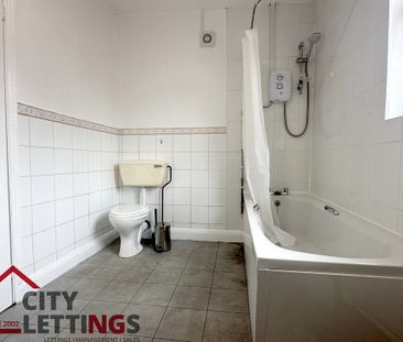 5 Bedroom Semi-Detached House - Photo 3