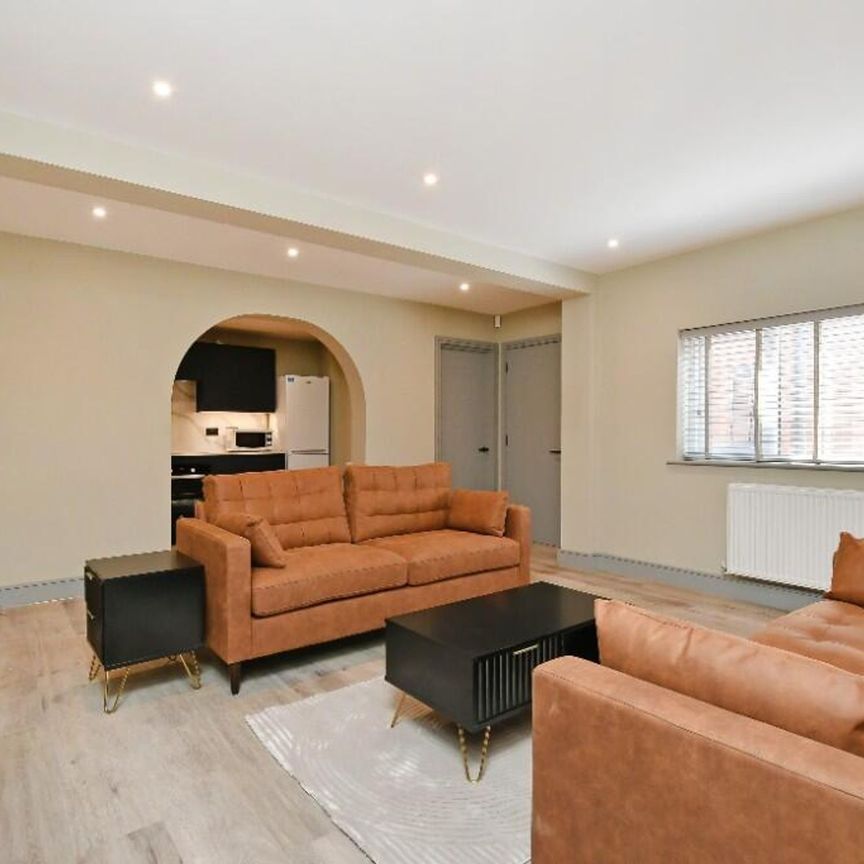 2 bedroom Flat to rent - Photo 1