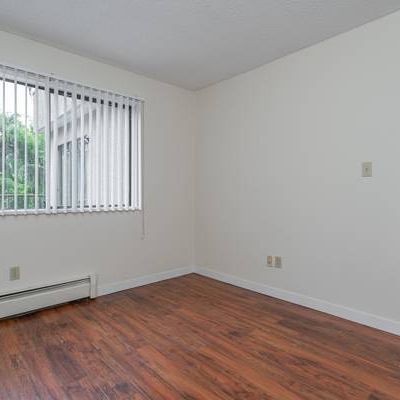 Beautiful one bedroom available! -$1900 - Photo 3