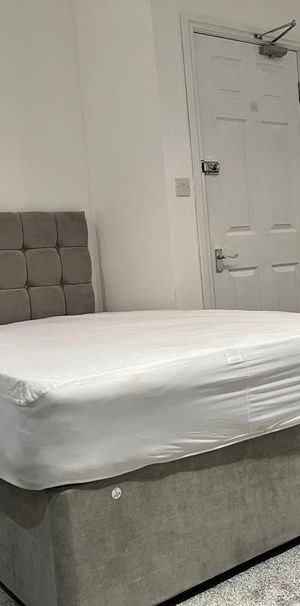 1 bedroom in a house share to rent - Photo 1